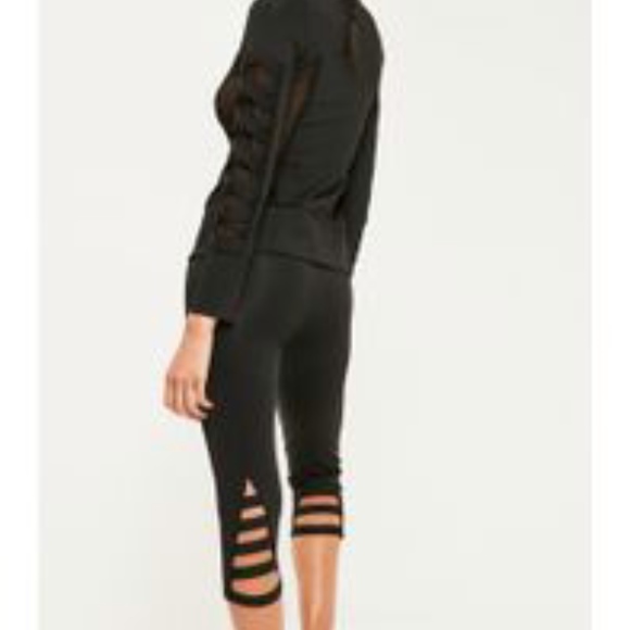 Missguided Pants - NWT SIZE 6 MISSGUIDED ACTIVE BANDAGE CROP LEGGING